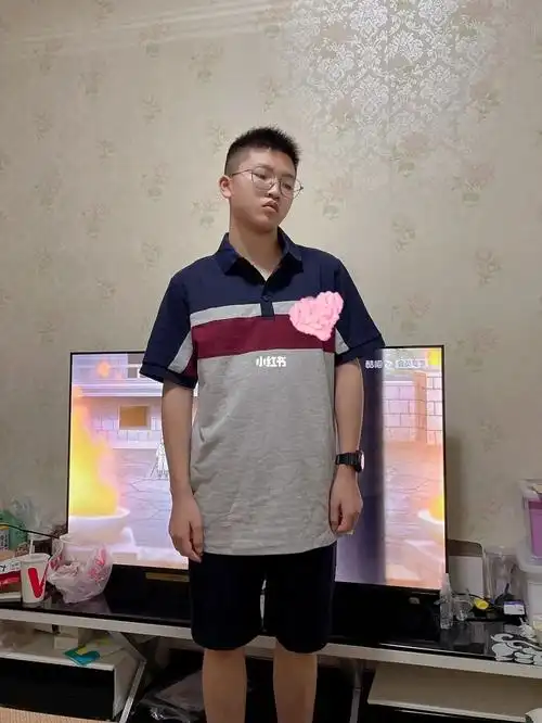 还有比我们这里校服丑的学校吗