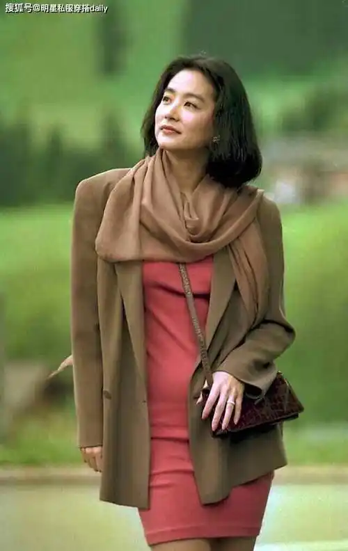 林青霞年轻时的西装穿搭,无疑是她时尚品味的体现.