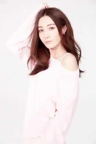 姚笛曝春日粉嫩写真 笑容治愈清新甜美依旧