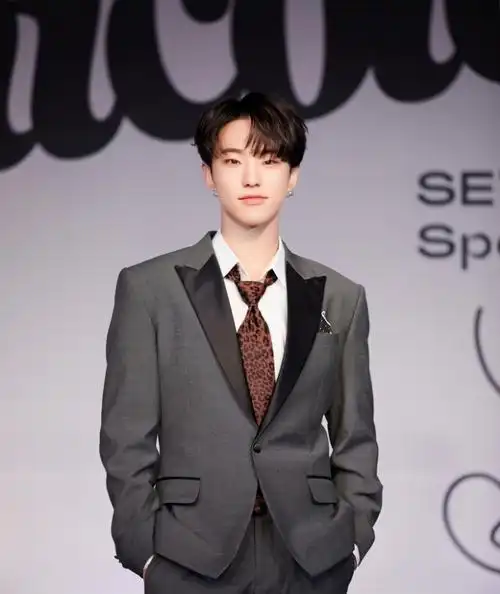 不忘初心爱豆出道大火后向母校捐款助力后辈实现梦想