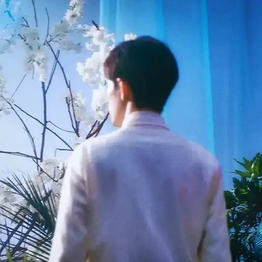 "希望他是你光看背影就能立刻知道的人"#肖战 #背影 #氛围 - 抖音