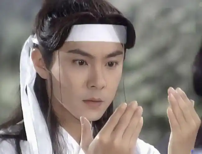 抹额造型别乱用,有人冷峻洒脱,有人呆萌可爱,关键还得脸型扛