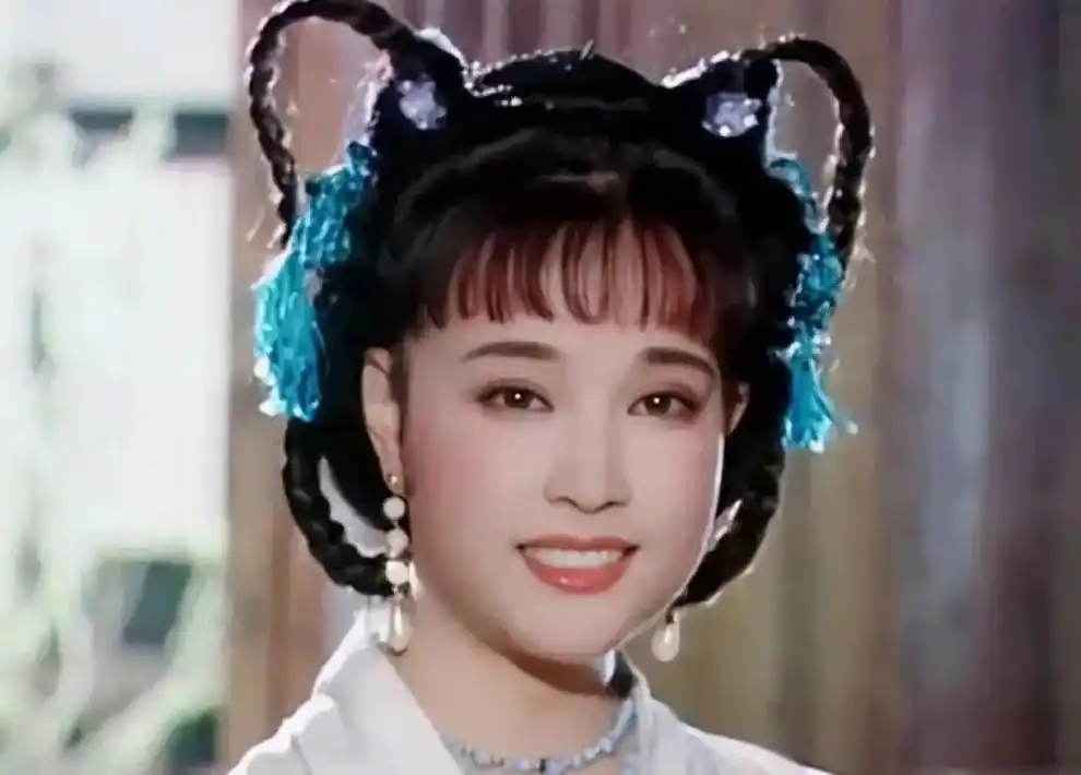 跟刘晓庆的武则天学"少女感",双髻这样梳更好看