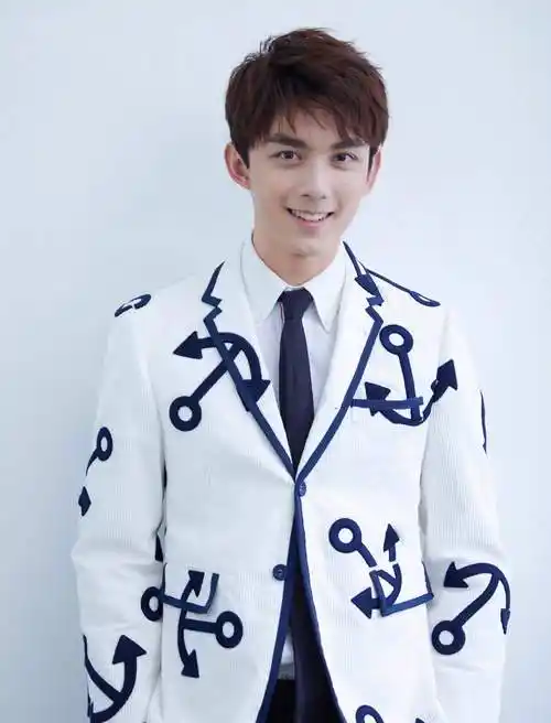 小帅哥吴磊水手图案西服写真阳光帅气颜值爆表小帅哥国内明星内地明星