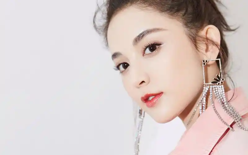 古力娜扎粉嫩甜美写真桌面壁纸