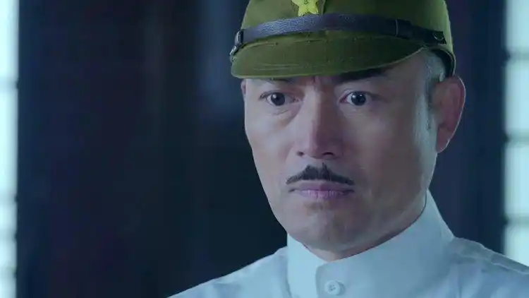 农村大爷家里有惊世宝贝,把红布一掀,鬼子大佐眼睛都看直了!