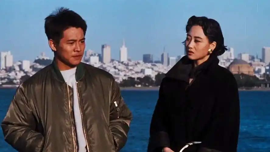 《龙在天涯》中的李连杰和利智李连杰和利智有很多共同点:同样成长于