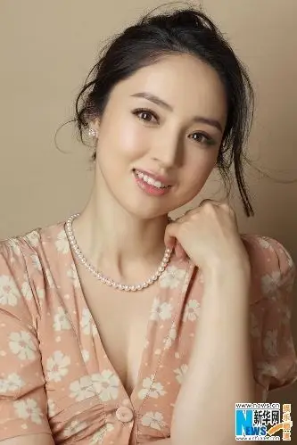 董璇一颦一笑释放轻熟魅力