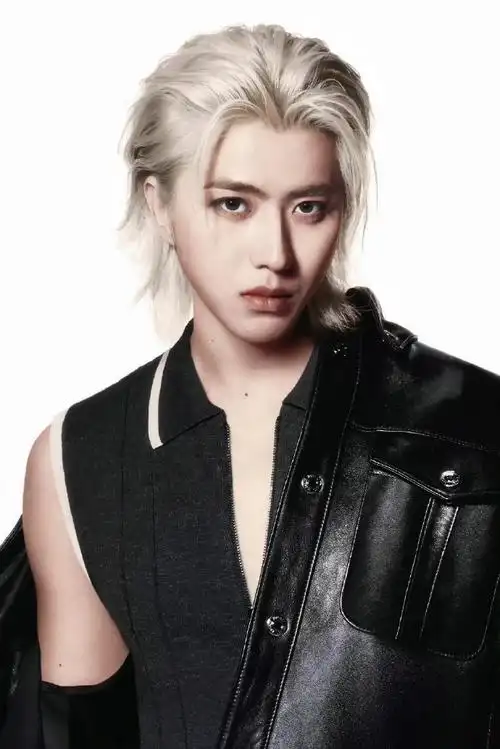 蔡徐坤范思哲全球品牌代言人##蔡徐坤同款售罄