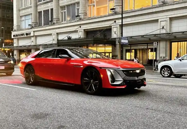 凯迪拉克最贵轿车折合人民币约244万元还带女神徽标