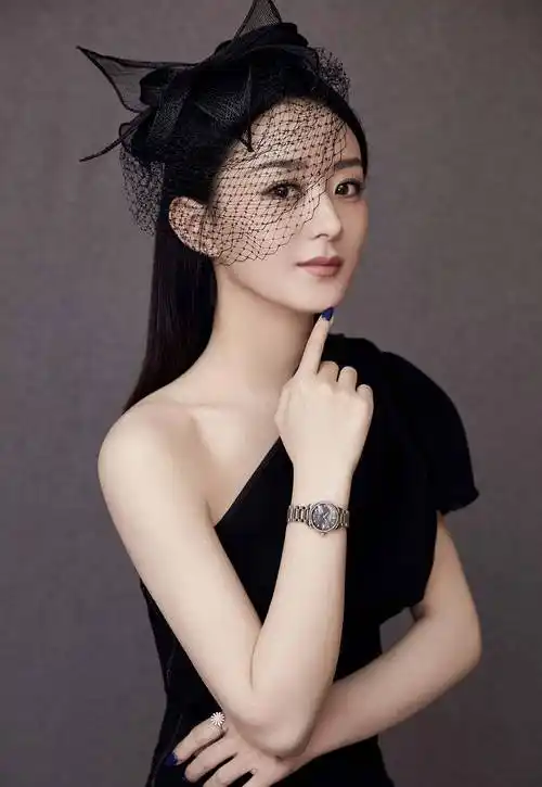 赵丽颖生娃后身材没变,穿白色连衣裙清纯似少女,真是辣妈一枚_气质