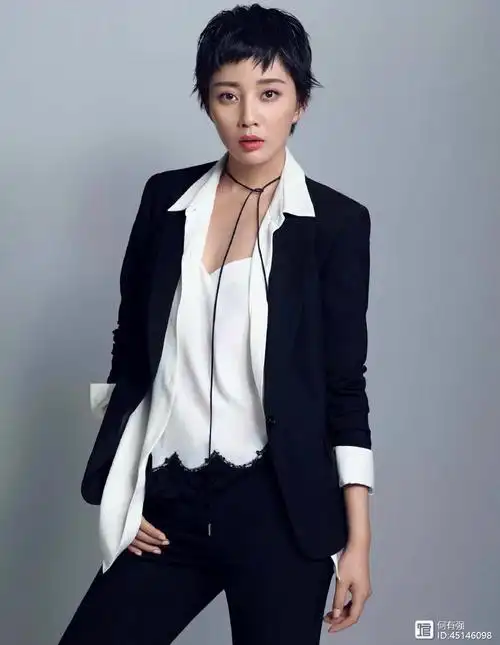 殷桃真会凹造型,超短发搭配西服套装妩媚撩人又洋气,吸睛又抢眼