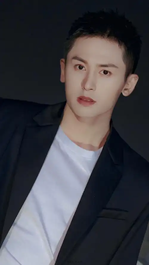 张哲瀚[超话]#/  你比夜色温柔 93 95/  截修 壁纸  07二改(摸