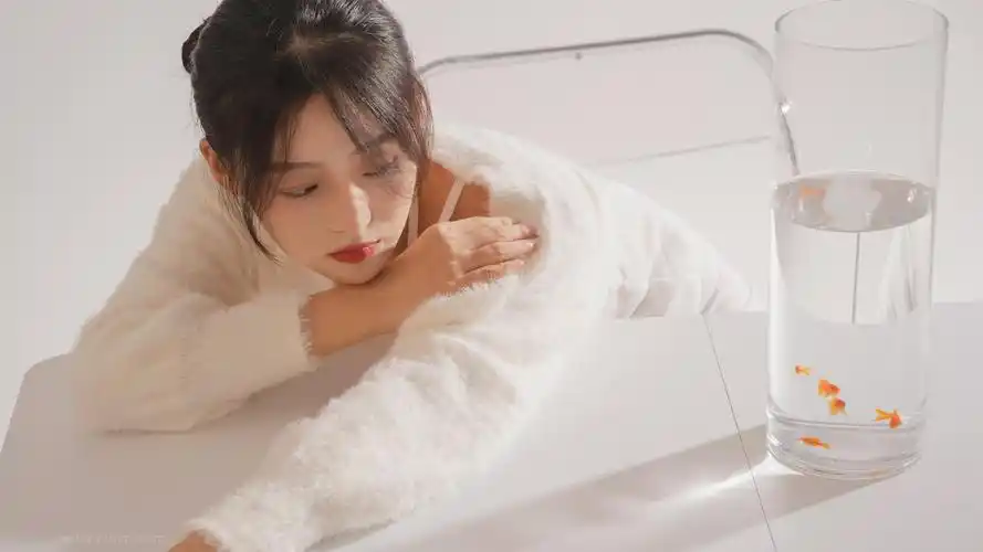 清丽秀雅清新美女高清壁纸