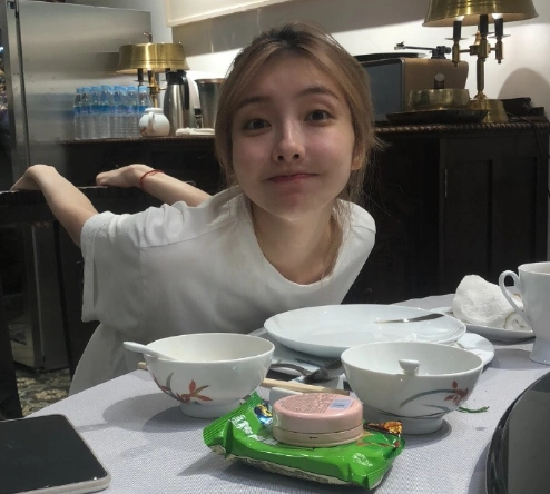 王思聪前女友豆得儿发布最新减肥照片颜值和身材重回巅峰