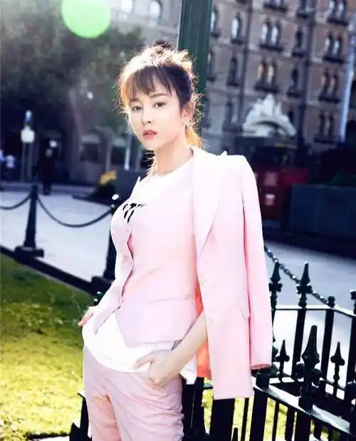 原创张檬真有料穿旗袍裙秀水蜜桃身材网友一点也不输柳岩