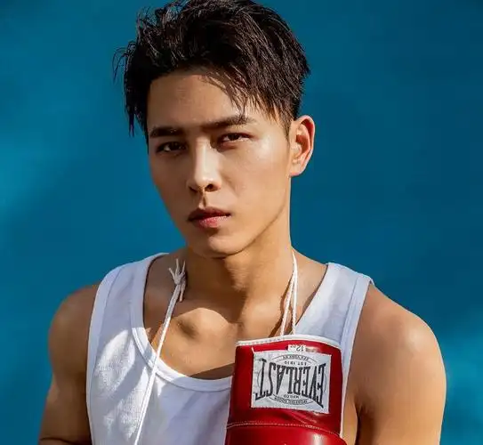 正青春洪尧非科班出身却受到谢娜引荐正向实力演员前行