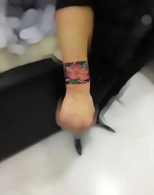 手环纹身图片_成品手部传统清新植物纹身图案