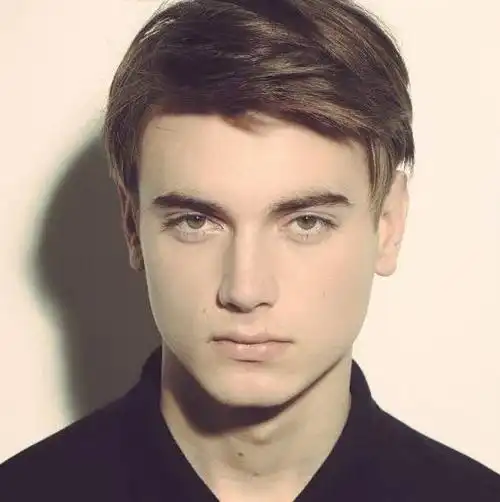 leon s kennedy 警官入职证件照 【其实是模特eduard badaluta的照片