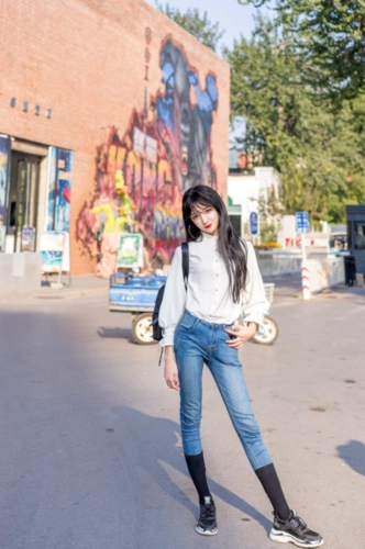 女生全身照拍照姿势:get好这7个拍照技巧,拍出大长腿和高颜值