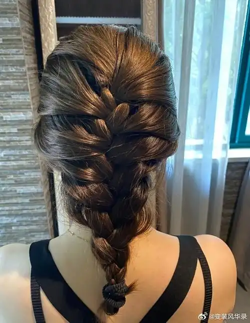 今日发型#这个盘发造型真的让我非常喜欢,如果自己能学会编辫该有多