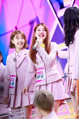 创造101女孩破茧成团全纪录!