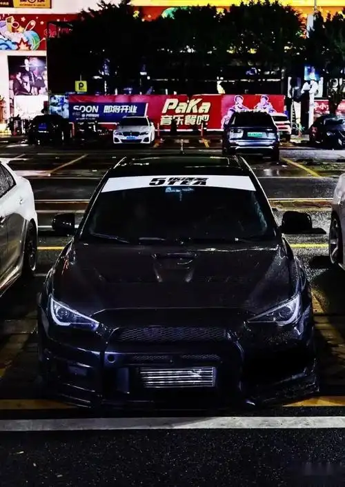 战斗感十足的姿态风三菱翼神,看上去比真正的evo还要凶