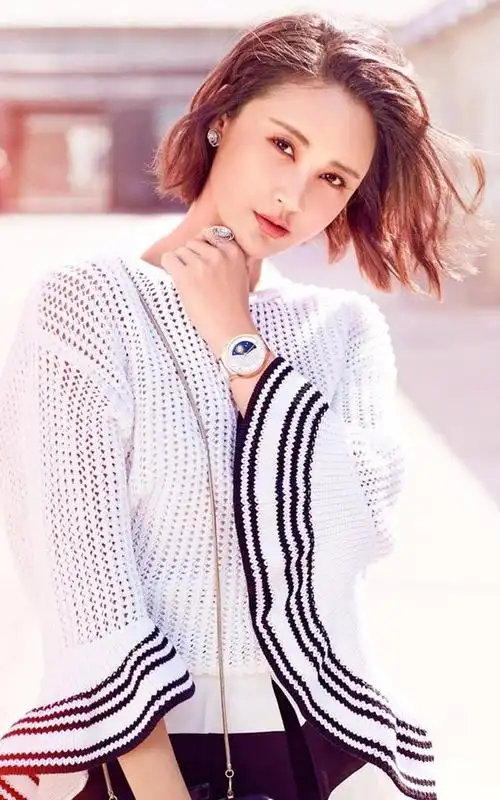 张歆艺孕味十足现身机场照(张歆艺近照170身材真好)(5)