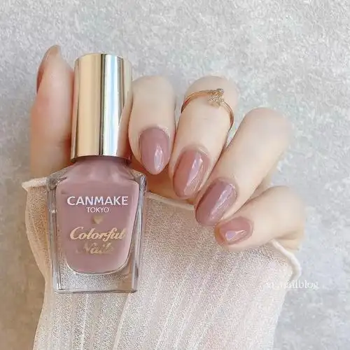 指甲油[玫瑰r]n76紫色调更多一些,n70红色调多一些,两个颜色都非常