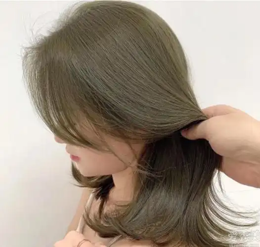 闷青色这一颜色自身是一款經典时尚潮流的颜色,艳丽感稍低的颜色.