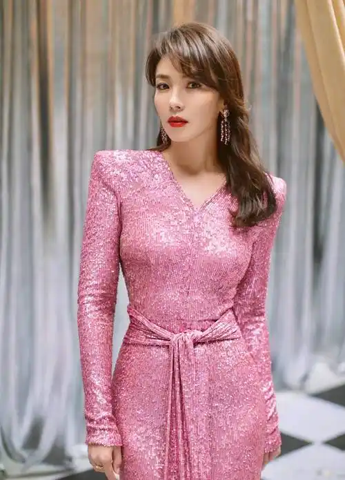 原创刘涛穿暗夜星河礼裙如梦如幻碎钻散落犹如浩瀚星海高贵闪耀