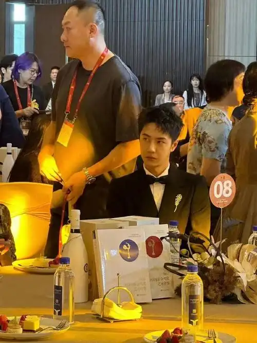 王一博香奈儿大秀内场##双11追新行动