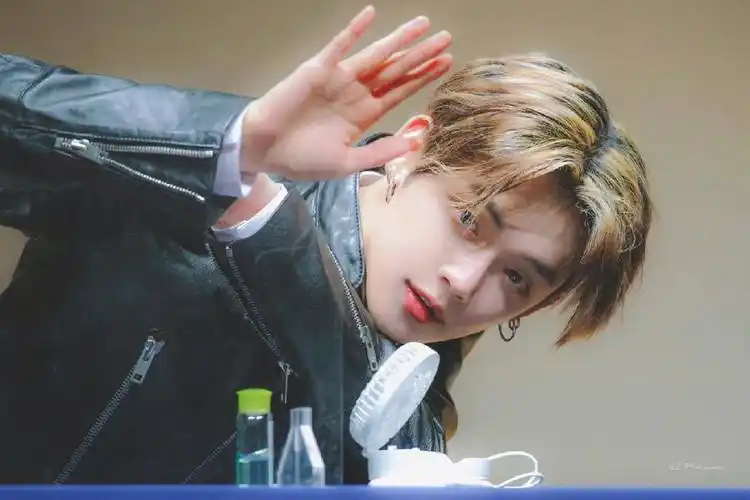 txt  #崔然竣  #头像分享  #头像  #壁纸  #壁纸分享