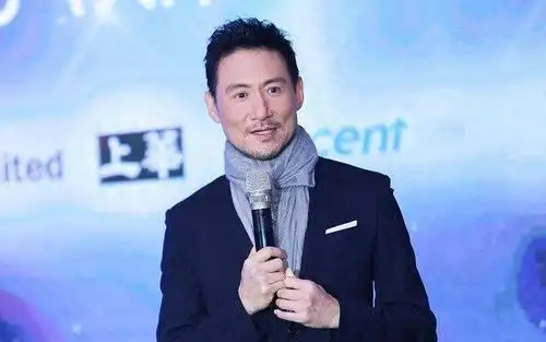 59岁张学友近照曝光,胡子花白满脸老态,歌神昔日风采已不再