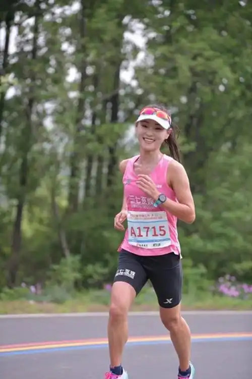 2021湖北长江马拉松冠军殷晓雨差点中途弃赛坚持就是胜利