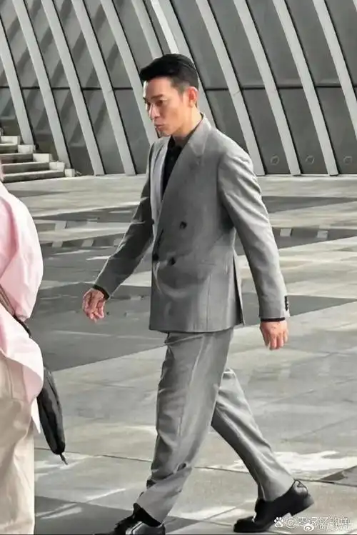 刘德华64岁了依然很帅,只是这镜头咋把他拍的这么矮.