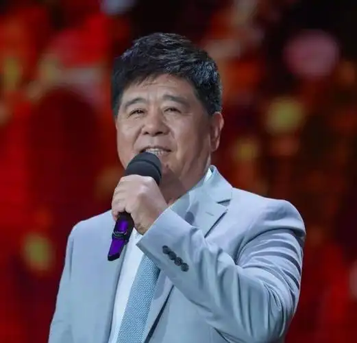 歌唱家王洁实:和谢莉斯同台数十年,屡传绯闻,最爱的是女工妻子_网易