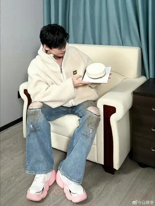 白敬亭全新单曲登月#bjt#白敬亭李沐风#白敬亭肌肉|白敬亭身材小白鸽