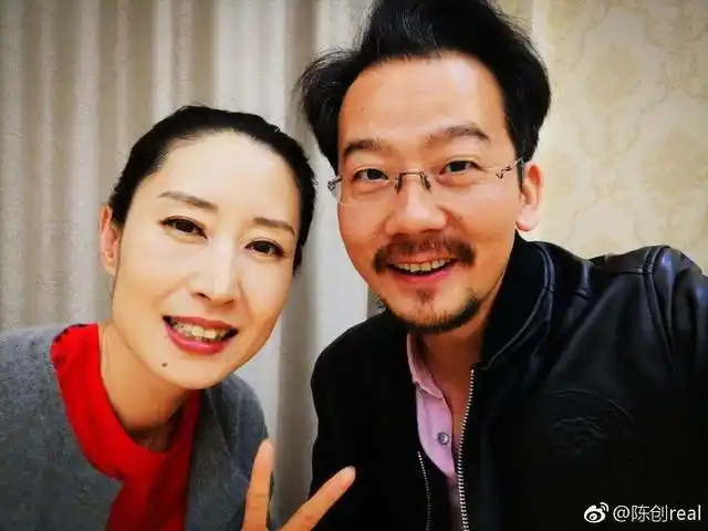 42岁刘敏涛近照曝光前夫为的了钱抛弃母女6岁女儿画作惊人