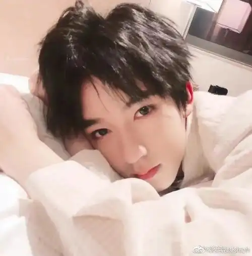 这女友视角绝了,大学生@时代少年团-贺峻霖未来可期