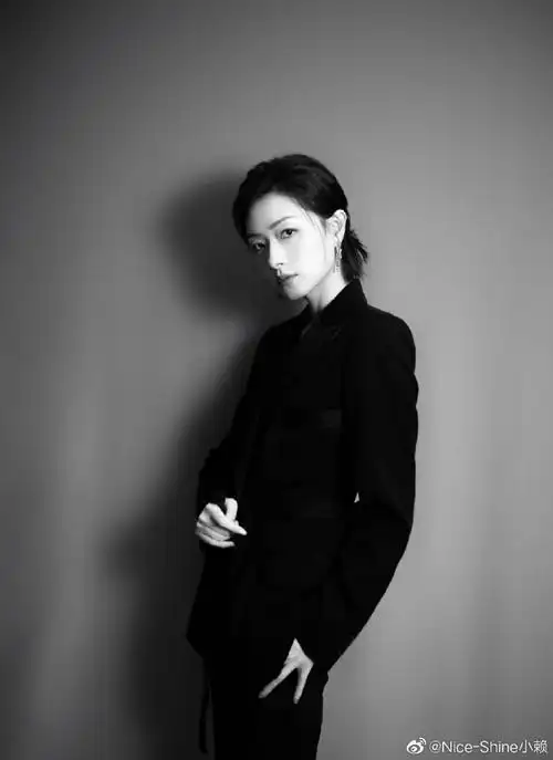 万茜兔子暴力##万茜黑白氛围感舞蹈照