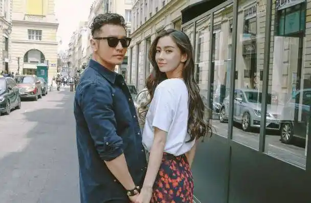 杨颖和老公黄晓明离婚了,留下了这个女儿,而她一直像金丝雀一样,现在