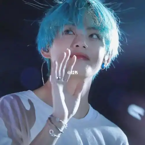 金泰亨蓝发头像_头像_金泰亨_男友风_金泰亨心动时刻_素材_头像