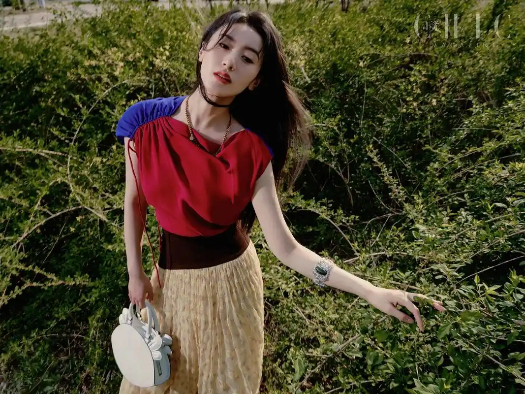 袁冰妍拍摄chic六月刊封面故事,身着tory burch  - 抖音