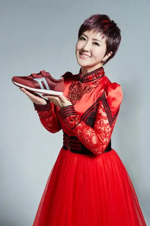 著名歌手格格助力爱健步为亿万父母送上健康礼物