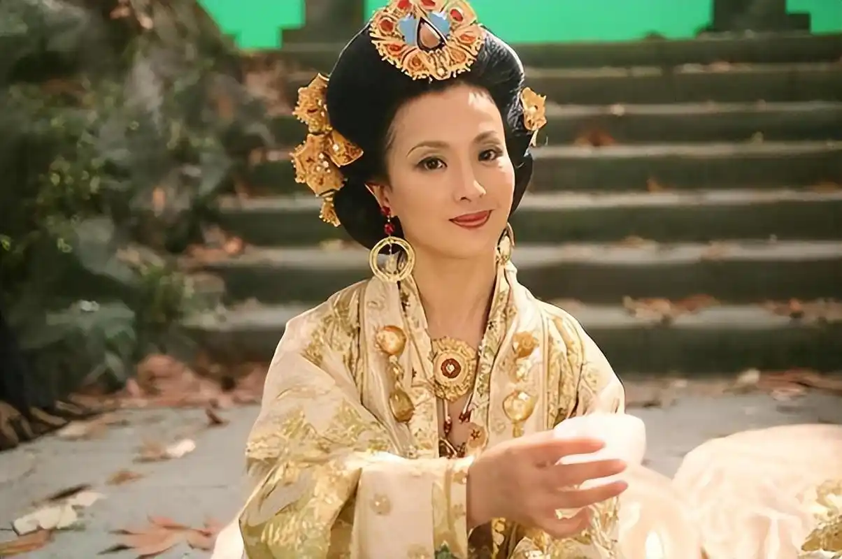 刘亦菲的妈妈刘晓莉:两婚两离,至今单身,长得比女儿还漂亮