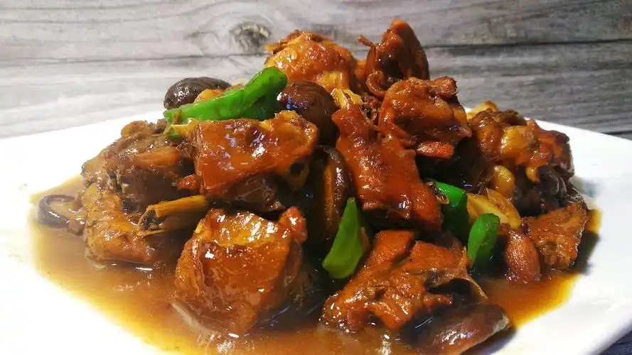 红烧鸡块最好吃的做法,学会这一招,色泽诱人,鸡肉鲜香又美味