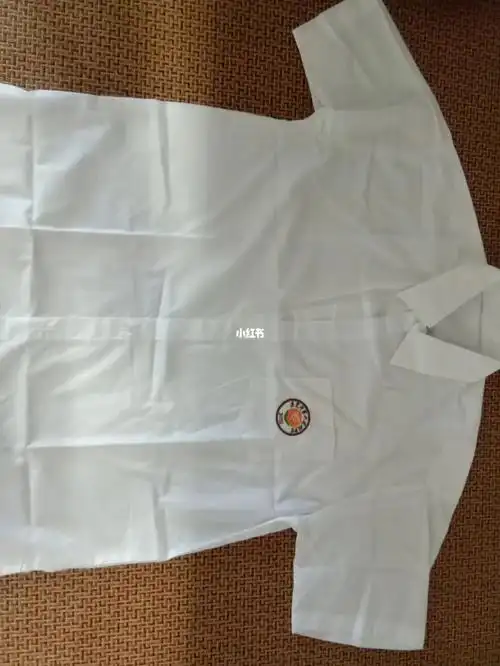 售卖东莞六中全新旧版衬衫校服