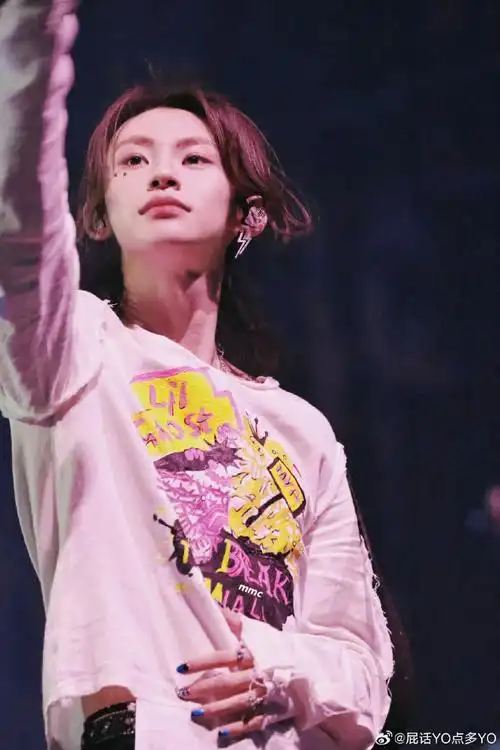 小鬼想请董明珠当演唱会嘉宾#小鬼长发好美,谁懂啊……比起一些男的