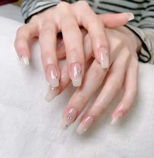 适合秋冬季的仙女款美甲简约又显白